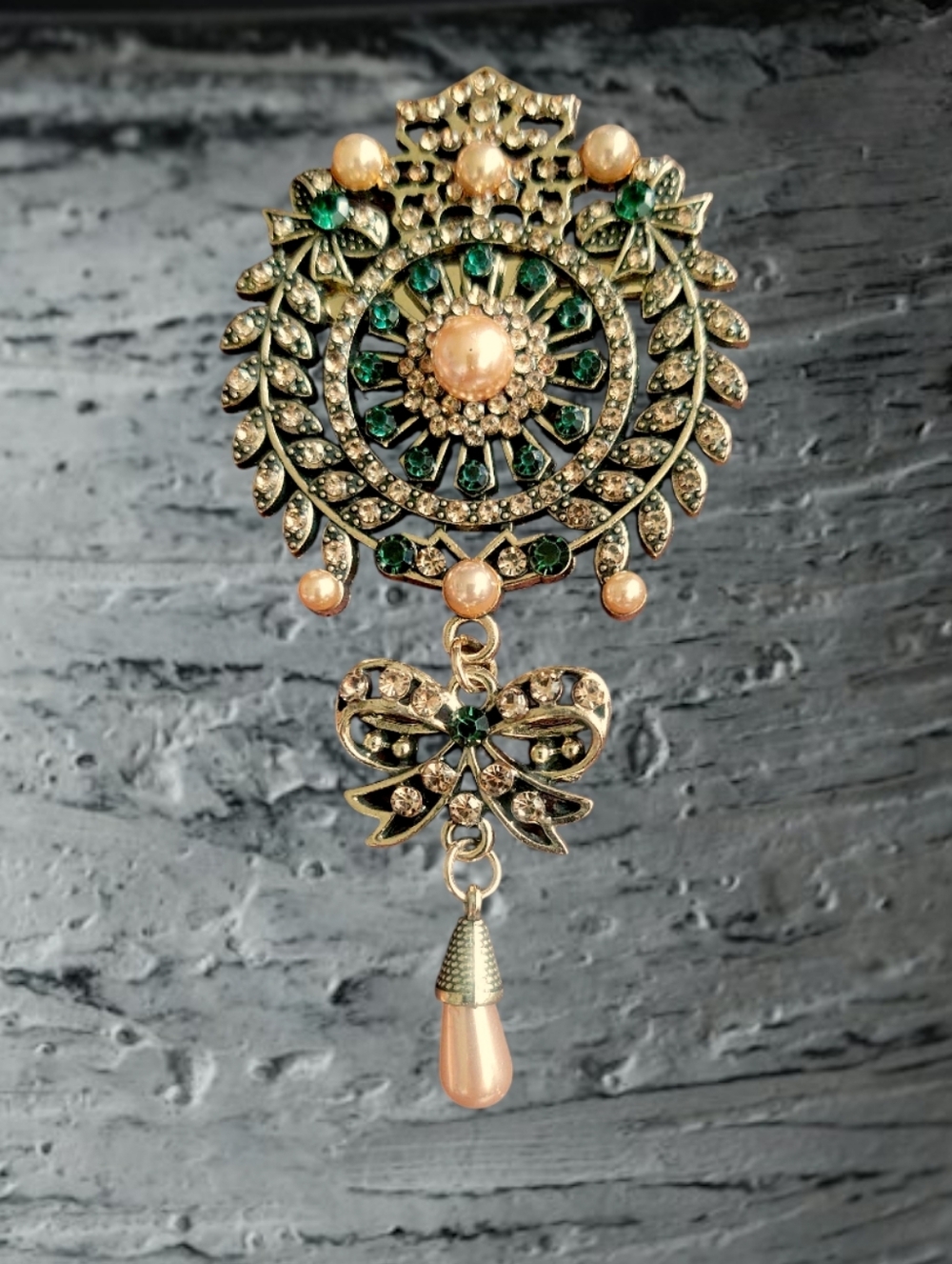 Vintage-Inspired Green Rhinestone Faux Pearl Drop Brooch
